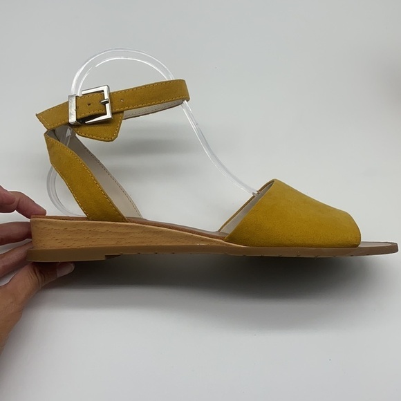 Reaction Kenneth Cole - Jolly Mustard Yellow Suede Open Toe Sandal Size 7.5 - Picture 5 of 15